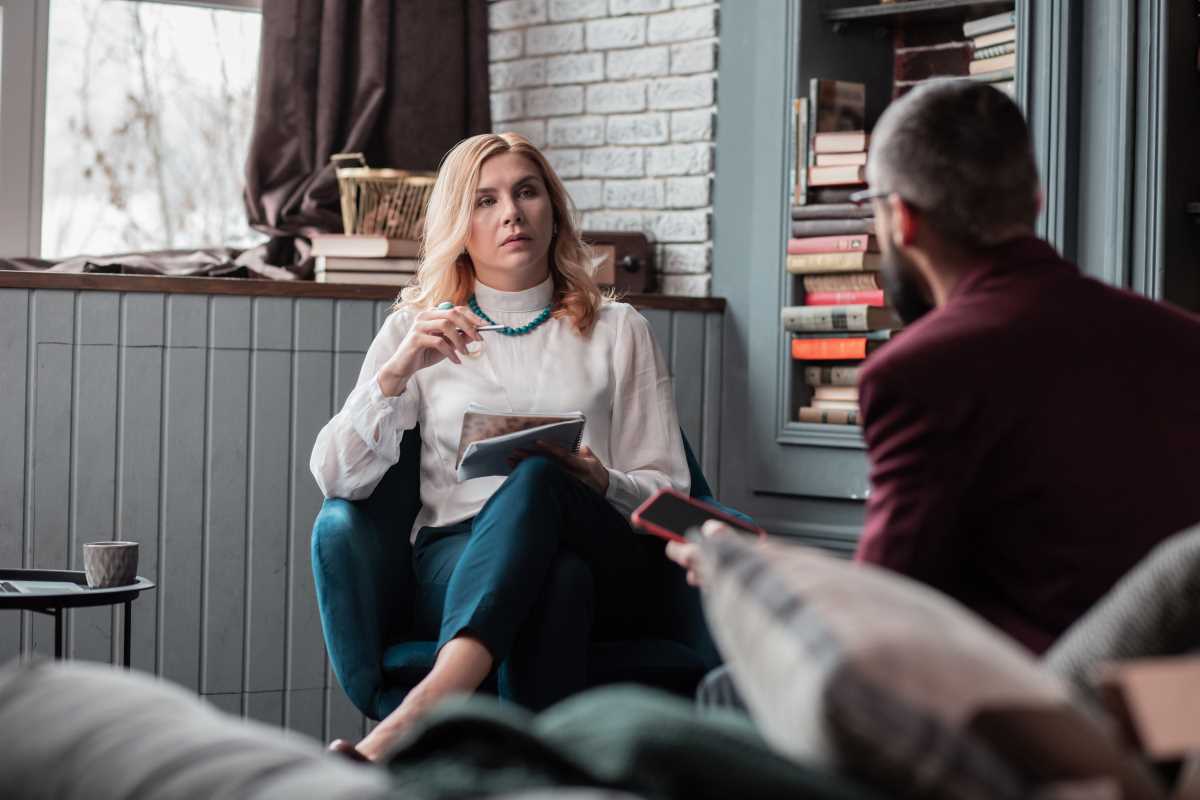 20 Questions to Ask Your Therapist for Deeper Emotional Growth