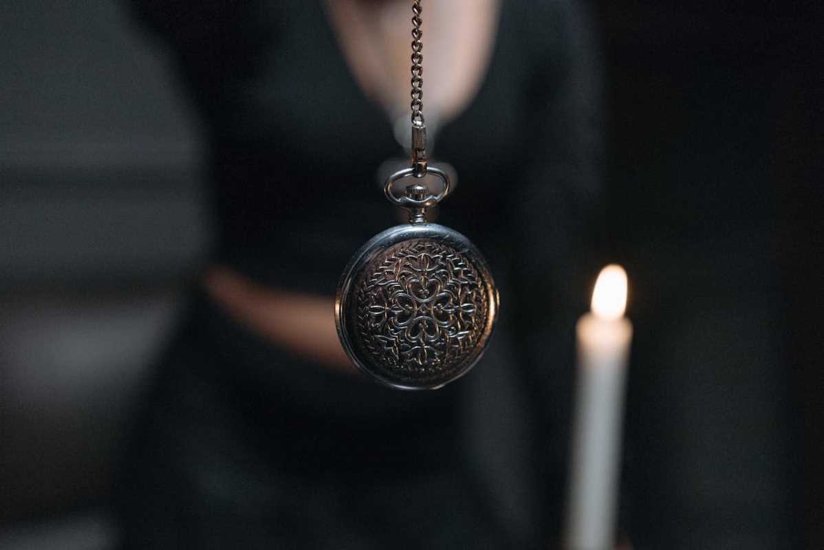 What Hypnotherapy Is Really Like and Who It’s Best For